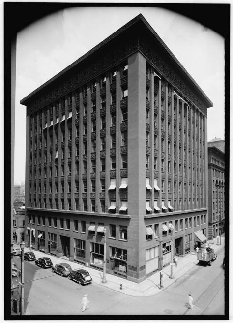 Wainwright Building, St. Louis, MO.  Designed by Adler & Sullivan. Photographs, Historic American Building Survey, National Park Service, U.S. Department of the Interior, 1979. From Prints and Photographs Division, Library of Congress: HABS MO,96-SALU,49—1 http://www.loc.gov/pictures/resource/hhh.mo0297.photos.099165p/ accessed February 18, 2015.